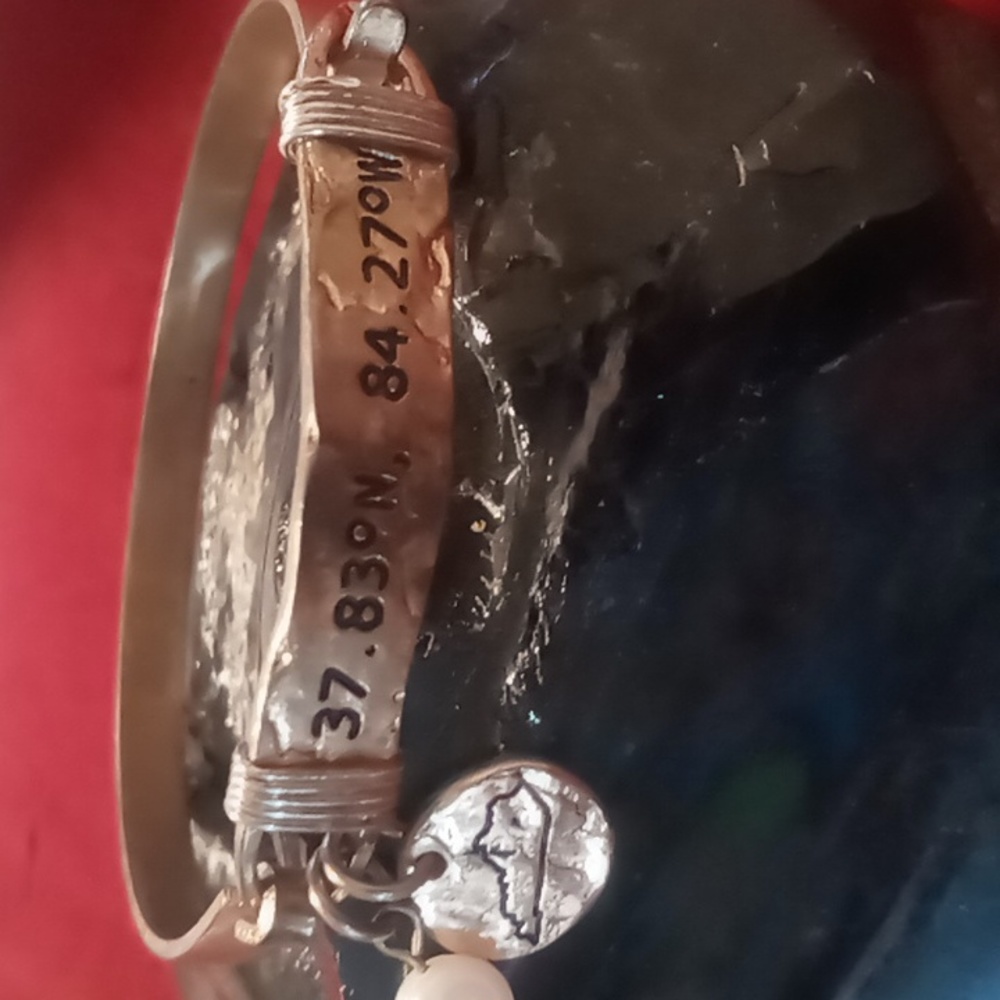 Kentucky laungatude & latitude bracelet. Gold and silver tone.